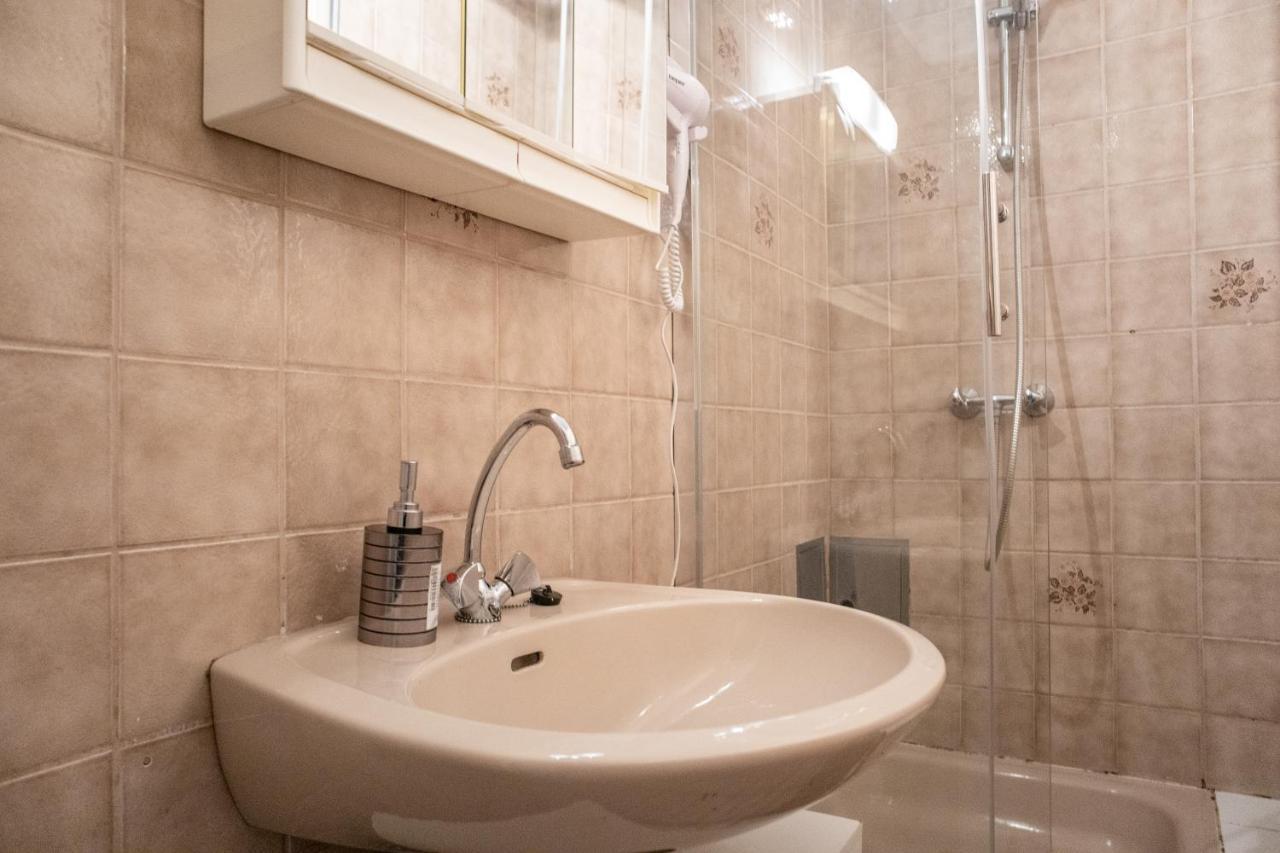 Roomy 2Br Apt. Near Akh -Perfect For Longstays ウィーン エクステリア 写真
